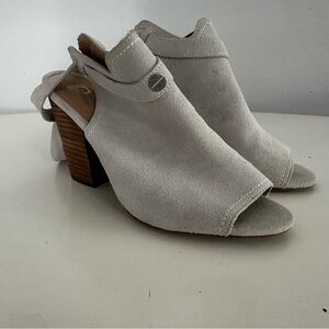 Joe's Jeans Cream Peep-Toe Heels